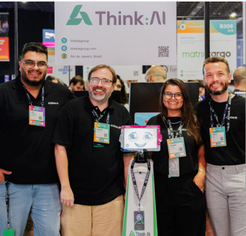 Equipo de una startup latinoamericana en su stand de Web Summit Rio